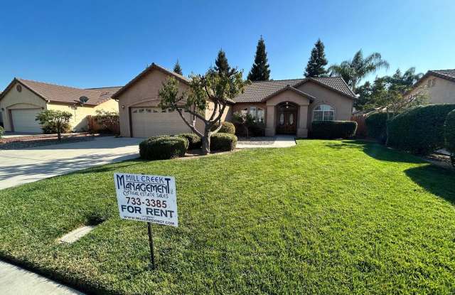 Solar, back house, single family home, - 2737 West Oakridge Avenue, Visalia, CA 93291