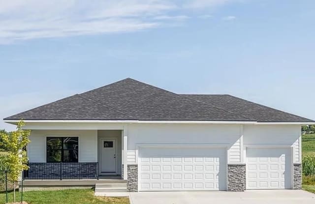 5011 NW 64th Pl - 5011 Northwest 64th Place, Johnston, IA 50131