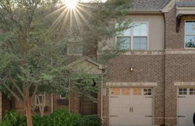 Photo of Hendersonville Townhouse - Great location!