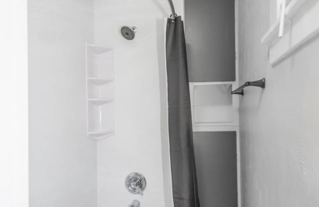 Beautiful 2 Bedroom home in Whitaker available February 1!