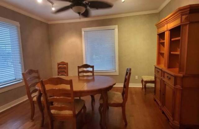 109 S Broadway Street