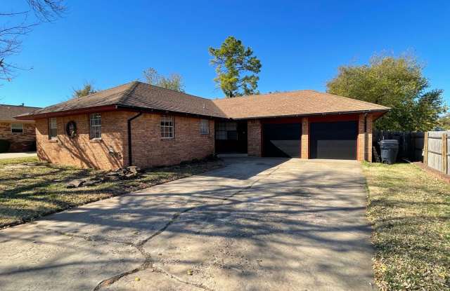 Lovely Brick Home in NW OKC near Lake Hefner