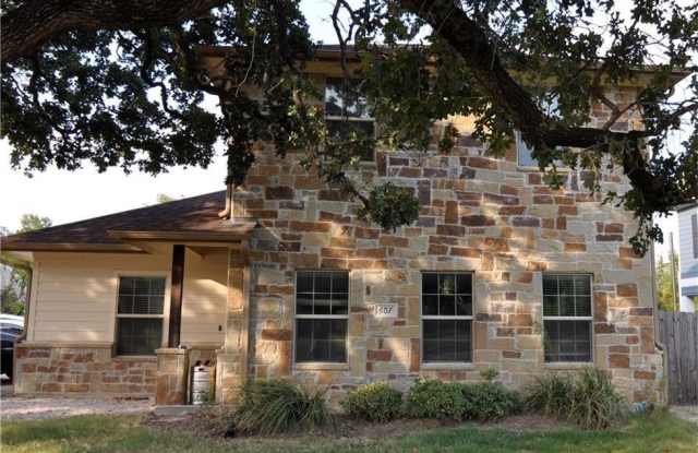 607 Wellborn Road - 607 Wellborn Road, College Station, TX 77840