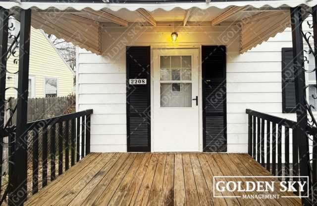 2208 South Pershing Drive