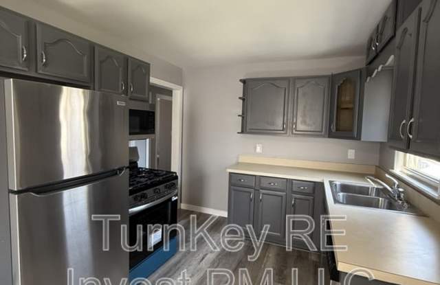 18343 Oakwood Avenue - 1