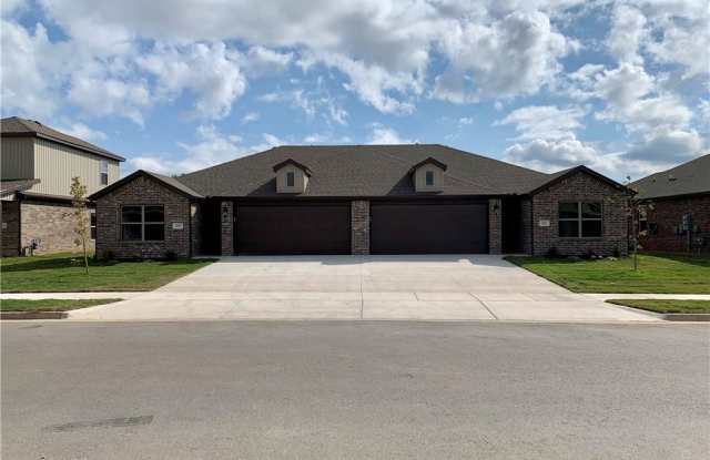 440 Rineel  AVE - 440 Rineel Ave, Centerton, AR 72719