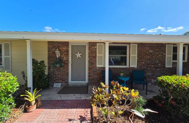 Fully Furnished 2BR/1BA Gulf Gate Rental ~ Flexible 6 month lease option