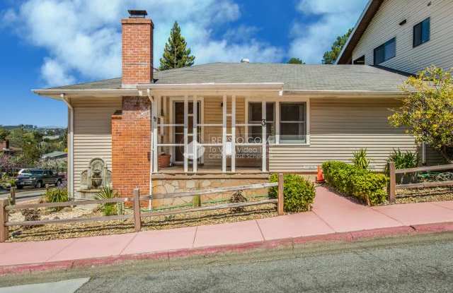 3 La Loma Ct.