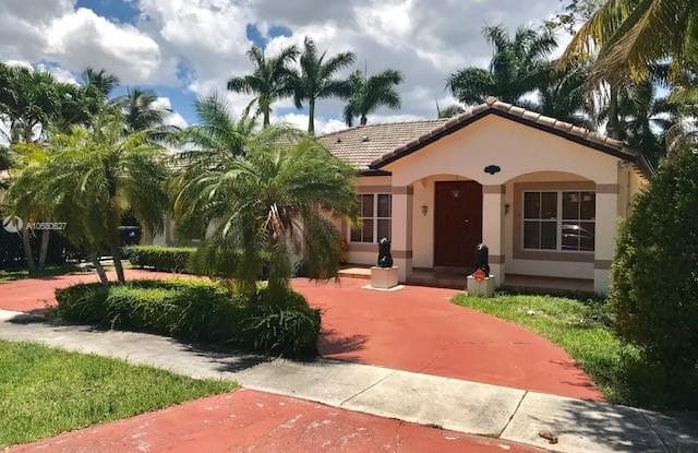 16912 NW 88th Path - 16912 Northwest 88th Path, Miami Lakes, FL 33018