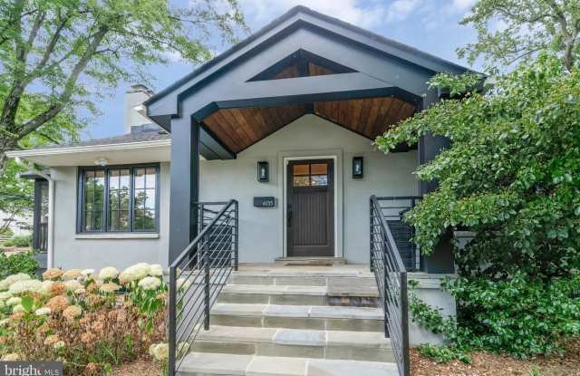 6135 35TH STREET N