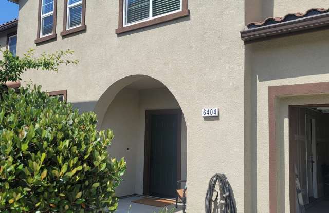 6404 Brando Loop