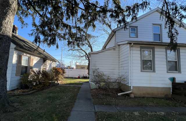 109 S 10th Avenue