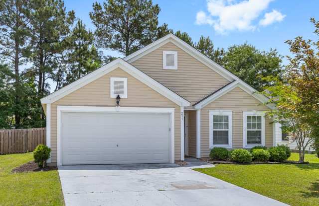 Ranch Style Home in Hunt Club For Rent!