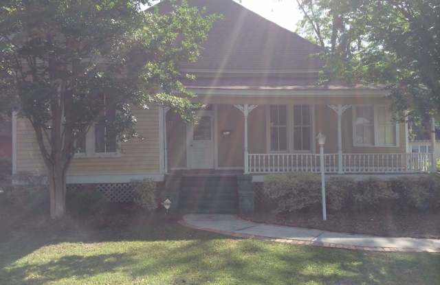 3 bedroom, 2 bath Historic Home Near Downtown Valdosta