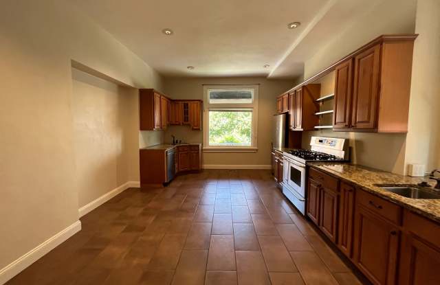 347 Stratford Avenue #1