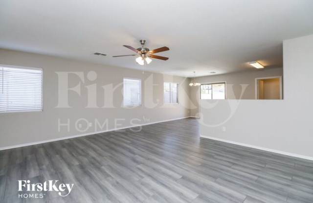 1915 East Denim Trail