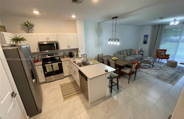 76 Bandol St