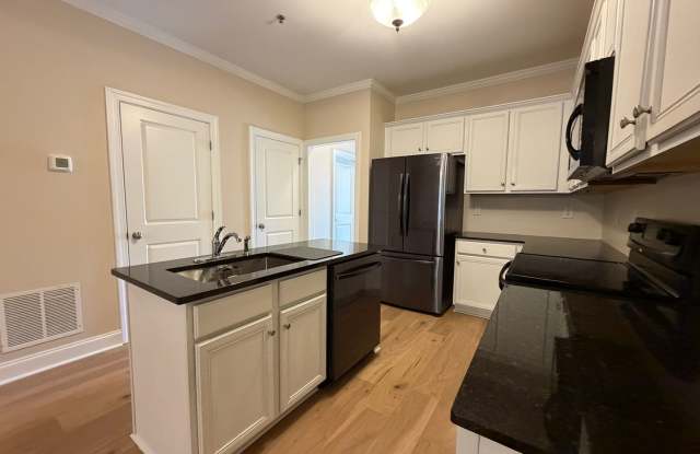 1.8 Miles from UGA Vet Teaching Hospital - Lovely 3 Bedroom 3 Bath Townhouse on the east side of Athens, GA
