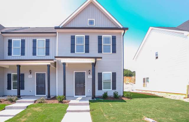 2 Bed/ 2.5 Bath Townhome in Downtown Clayton!