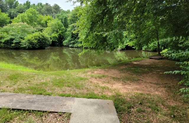 123 Eaglewood Way