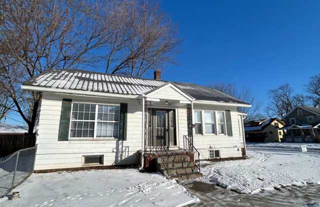 Photo of Updated 2-Bedroom, 2-Bathroom Home with Flex Space  Garage – 972 Sq. Ft. 1829 Frances Ave, Elkhart, IN 46516