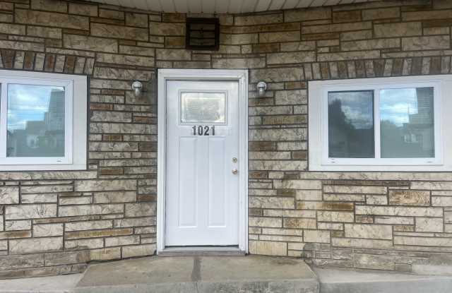 Photo of 1021 W Grant Street - Lower Front