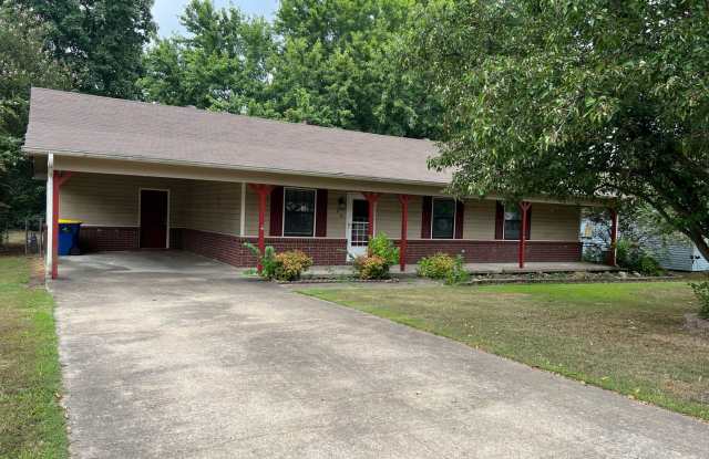 60 Parkview Dr., Cabot AR 72023 - Well kept 3br 2ba with large fenced back yard