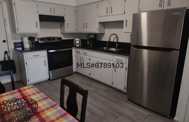 2001 W TURNEY Avenue unit: 6