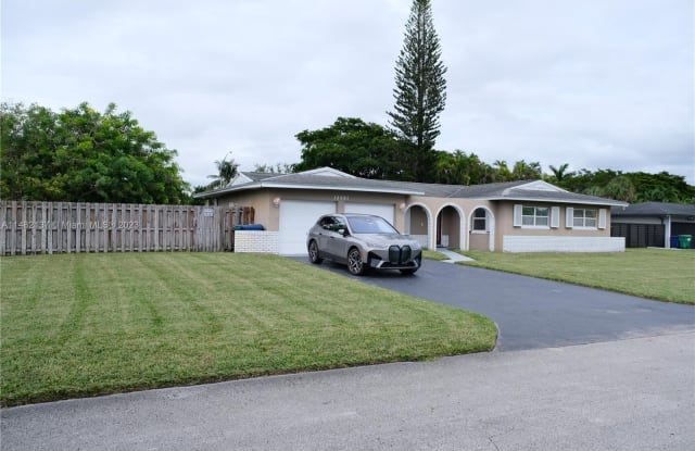 12061 SW 120th Ter - 12061 Southwest 120th Terrace, Three Lakes, FL 33186