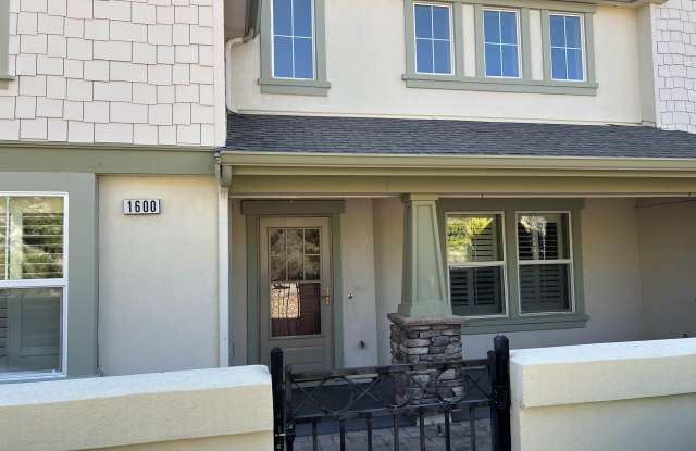 1600 Spring Hill