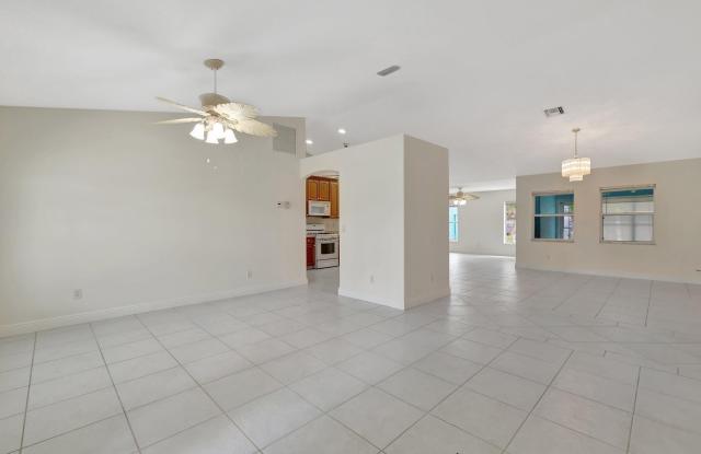 189 SE FLORESTA DRIVE