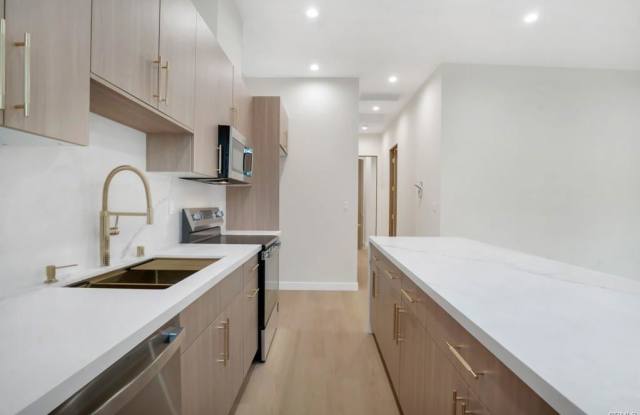 17425 Los Alimos Street