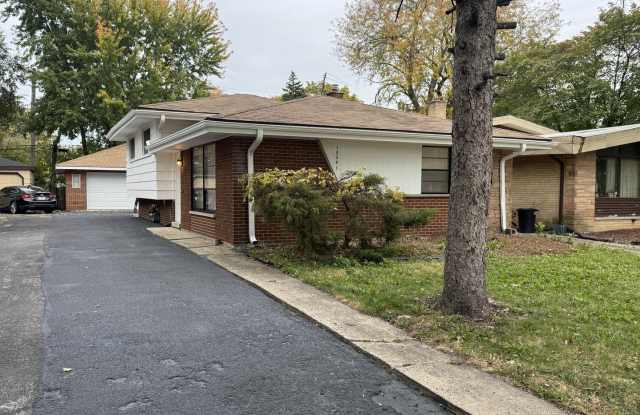 Photo of 15041 Oak Street