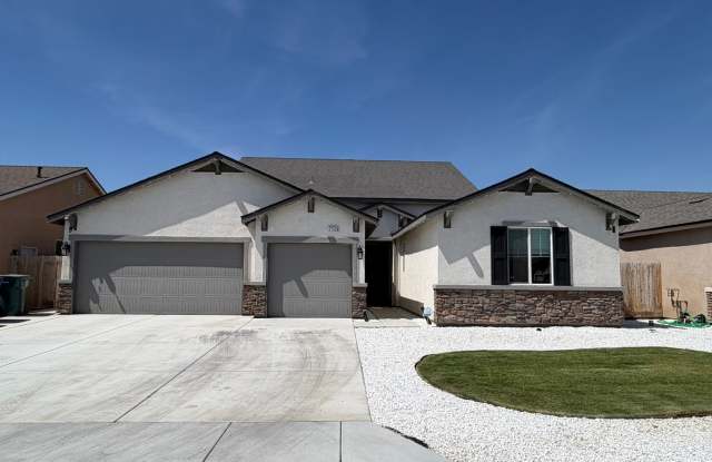 Beautiful Home for rent in Tulare!