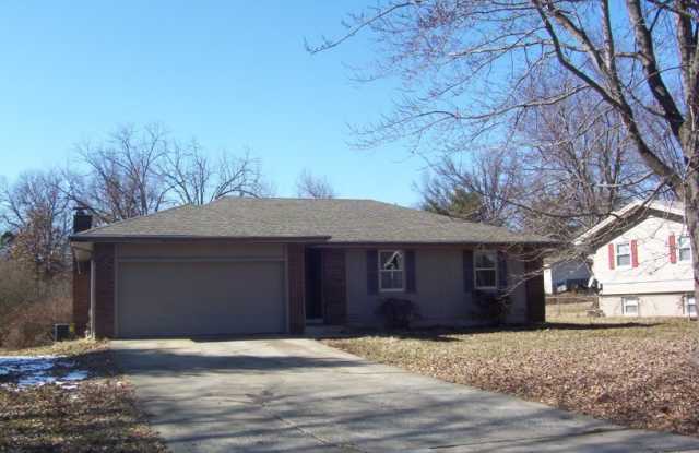 Three bedroom house in Southeast Springfield!
