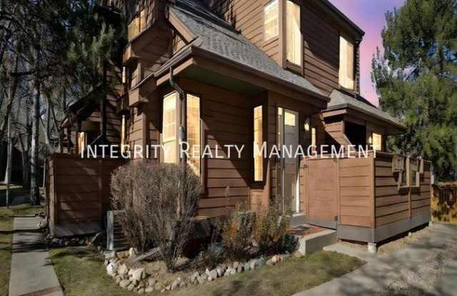 8085 Garrison Ct