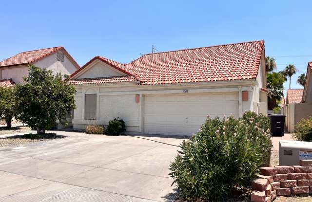 1261 E COMMERCE Avenue