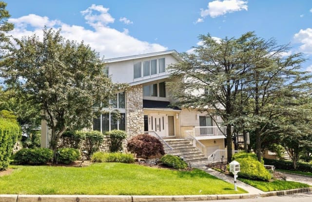 307 CENTER ST - 307 Center Street, Englewood Cliffs, NJ 07632