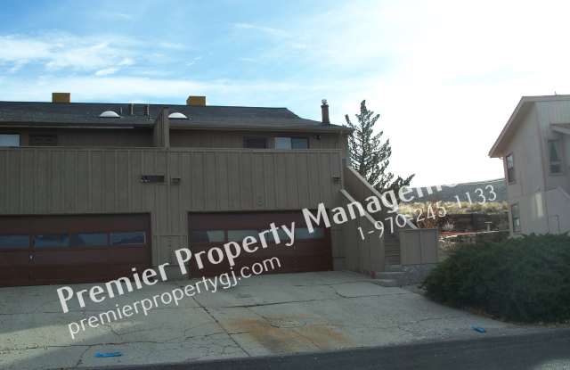Photo of 2419 1/2 Hidden Valley Dr Apt B