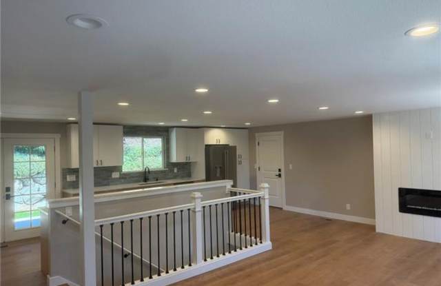 Beautiful 4br 3 bath Home For Rent in Edgewood WA