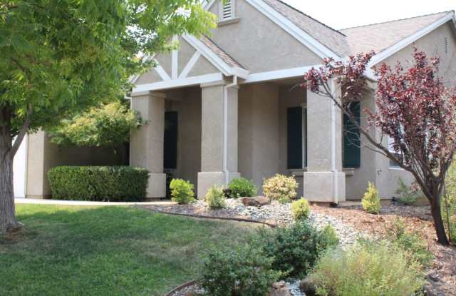 4 BED/2 BATH IN THE SUNSET AVENUES SUBDIVISION