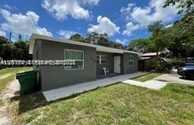 4910 SW 28th Ter