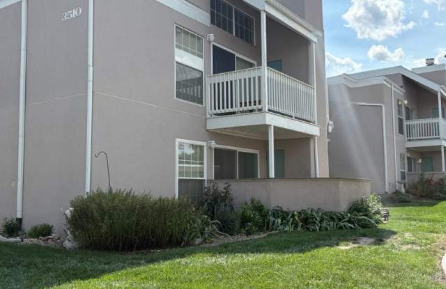 2 Bedroom Lower Level Unit - ALL UTILITIES INCLUDED Off Academy