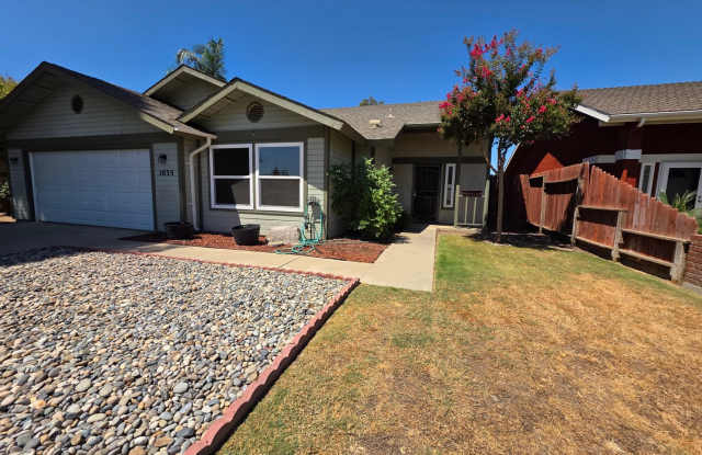 Photo of 3 Bedroom 2 Bathroom in SE Visalia