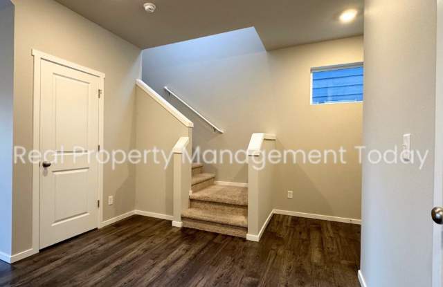 Modern 4 Bedroom Home In Puyallup!