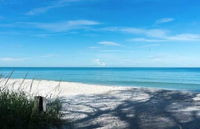 ** 2 BEDROOM PLUS A DEN - 2 BATH SEASONAL BEAUTIFUL CONDO AVAILABLE FOR SEASON ** PRIME LOCATION ** OLDE NAPLES ** BOTANICAL PLACE ** MINUTES FROM NAPLES POWDERY SAND BEACHES ** VACATION RETREAT **
