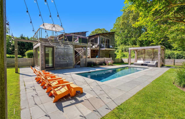 8 Royal Oak Way