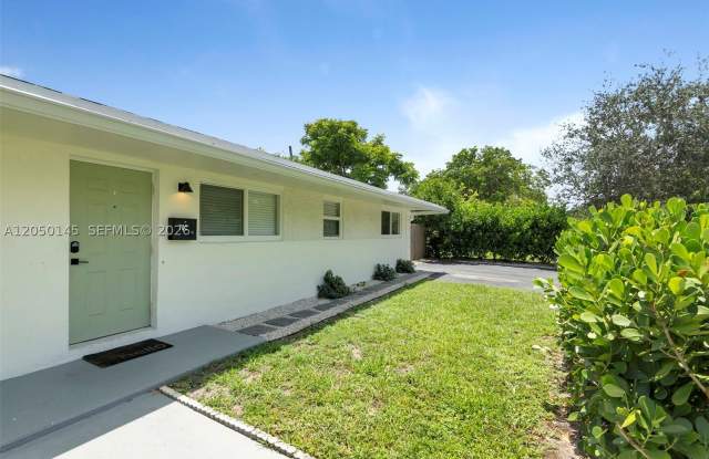 702 NW 18th St