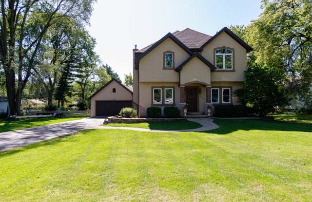 226 East Hillcrest Avenue - 226 Hillcrest Avenue, DuPage County, IL 60191