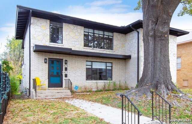 Photo of 427 W LYNWOOD AVE